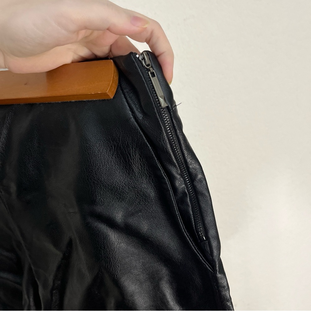 BooHoo Black Shorts Faux Vegan Leather High Waisted Pockets Bikercore Sz S - Picture 6 of 9
